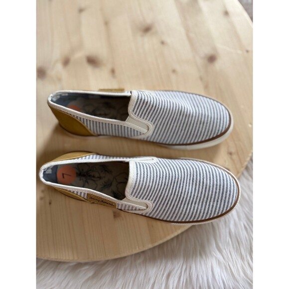 Tommy Bahama shoes - Picture 3 of 7